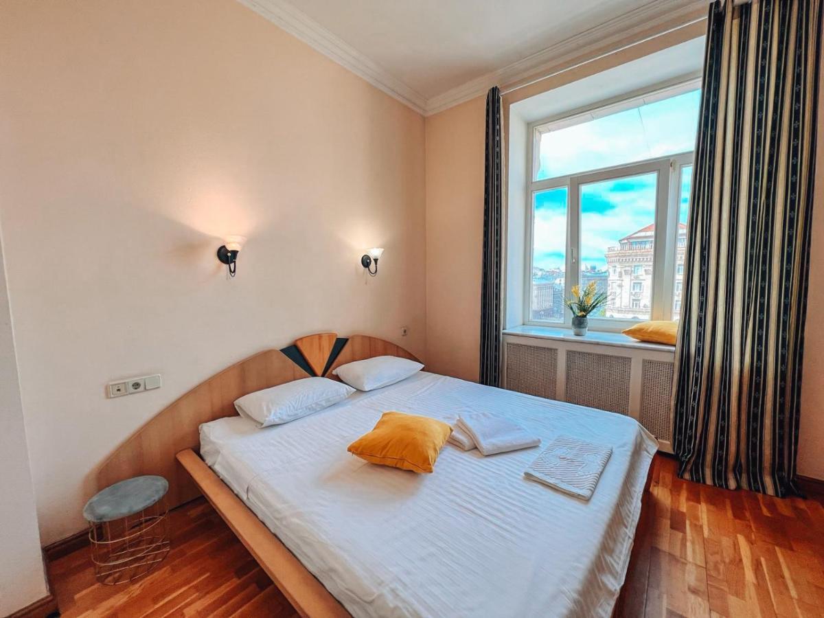 Apartments Rentals Ukraine On Kreshchatik Kiev Bagian luar foto