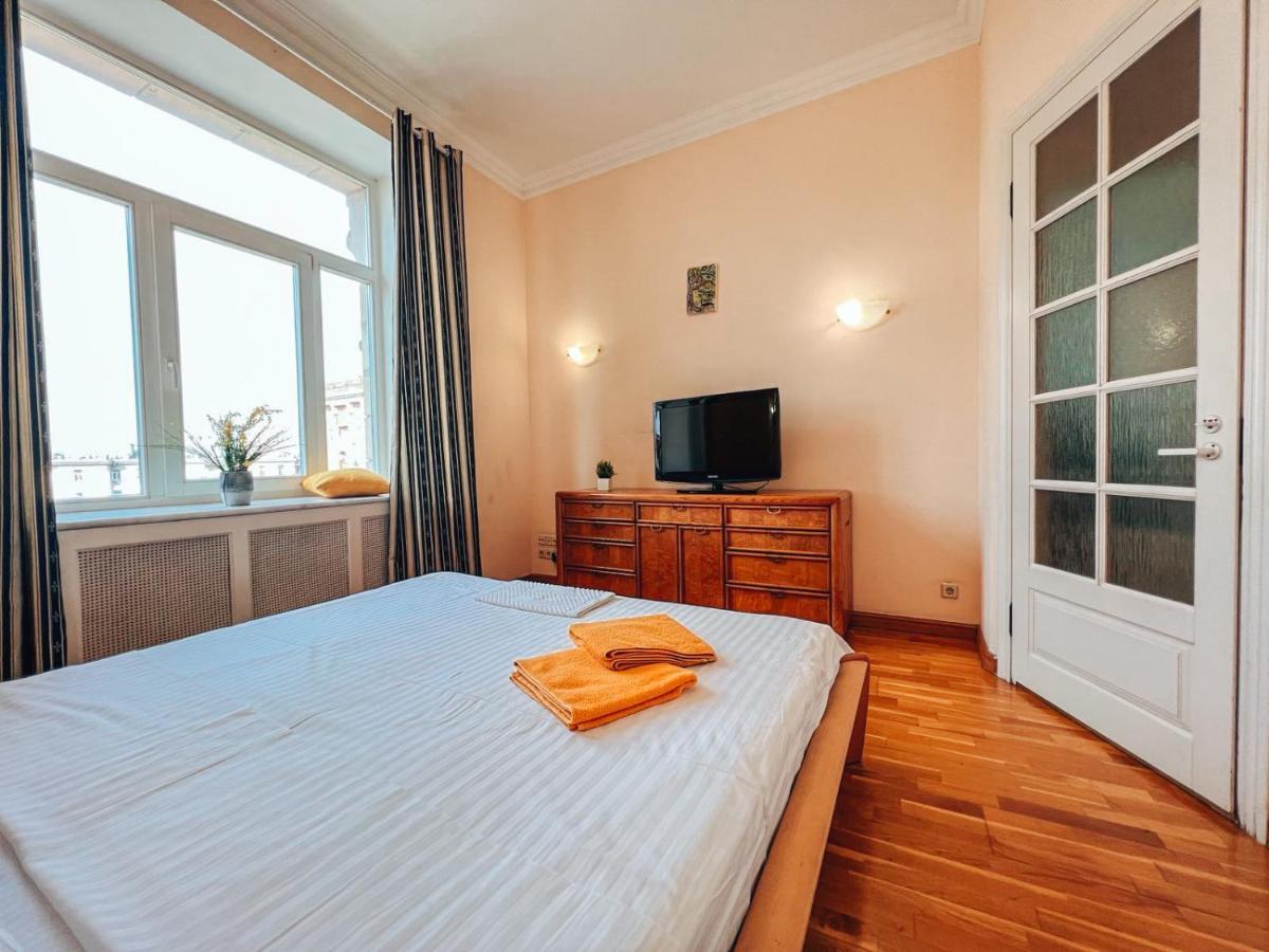 Apartments Rentals Ukraine On Kreshchatik Kiev Bagian luar foto