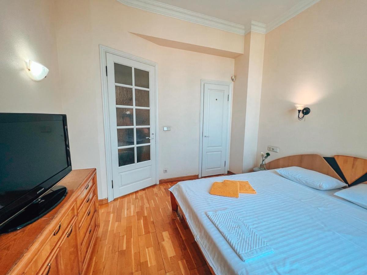 Apartments Rentals Ukraine On Kreshchatik Kiev Bagian luar foto