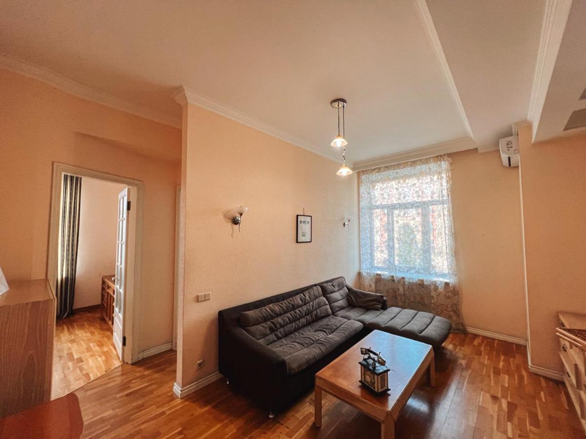 Apartments Rentals Ukraine On Kreshchatik Kiev Bagian luar foto