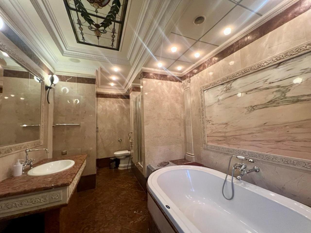 Apartments Rentals Ukraine On Kreshchatik Kiev Bagian luar foto